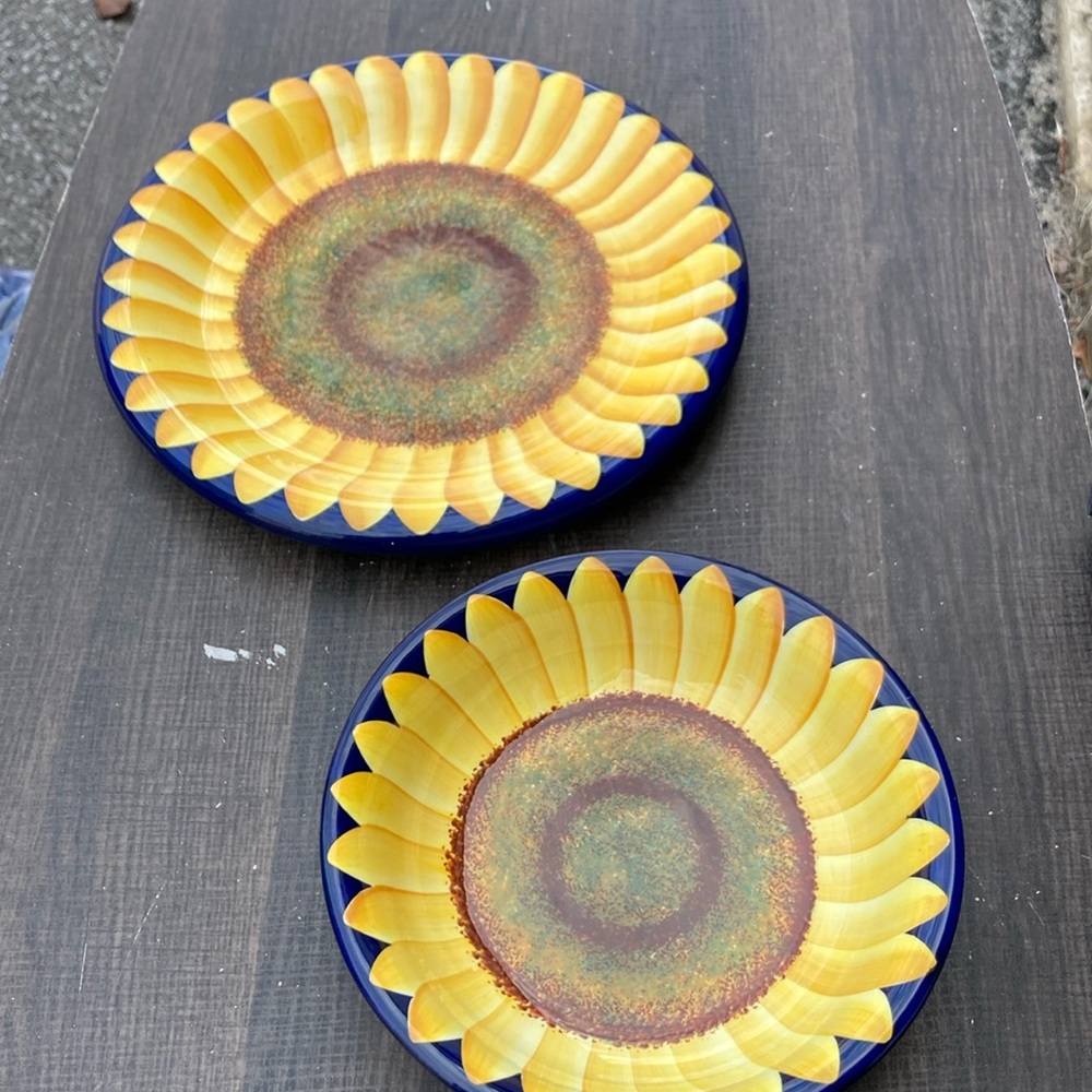 Sunflower Set Serving Bowl and Dinner Plate Carol Endres